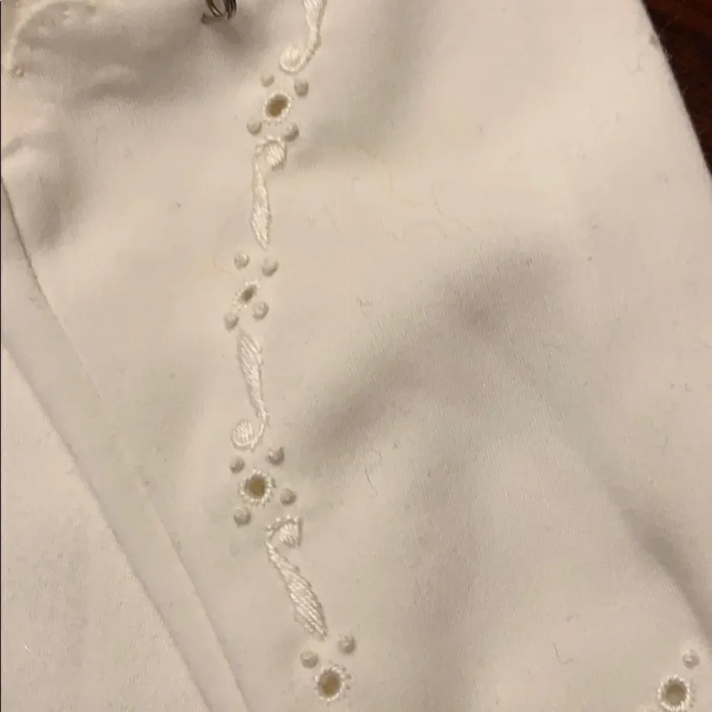 Vintage Gloves  eyelet detail cream color